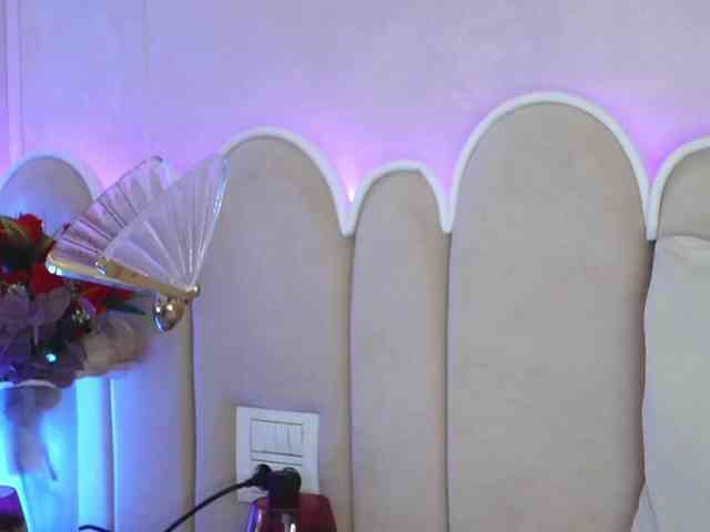 NaughtyAlicee webcam