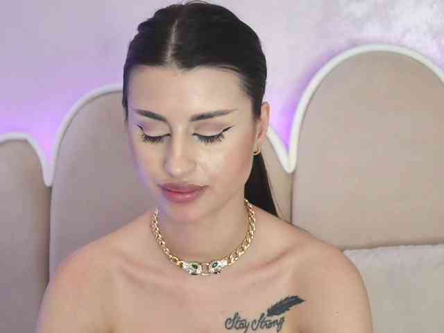 NaughtyAlicee webcam