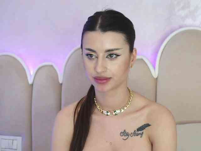 NaughtyAlicee webcam