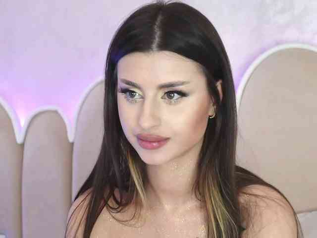 NaughtyAlicee webcam