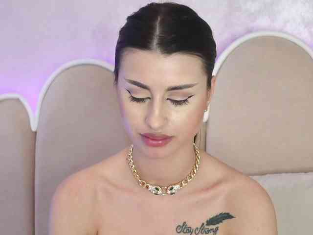 NaughtyAlicee webcam