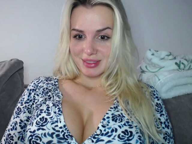 CorneliaSweet's BongaCams show and profile