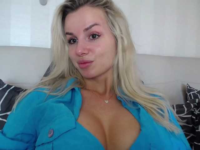 CorneliaSweet's BongaCams show and profile