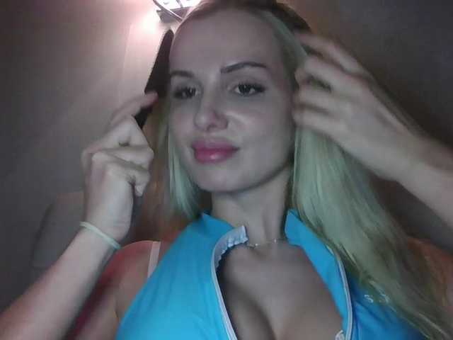 le modèle CorneliaSweet est en webcam porno dans un show sur le site bongacams, il possède les tags suivants: White/Caucasian,Blonde,Shaved