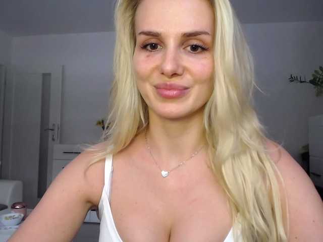 CorneliaSweet's BongaCams show and profile