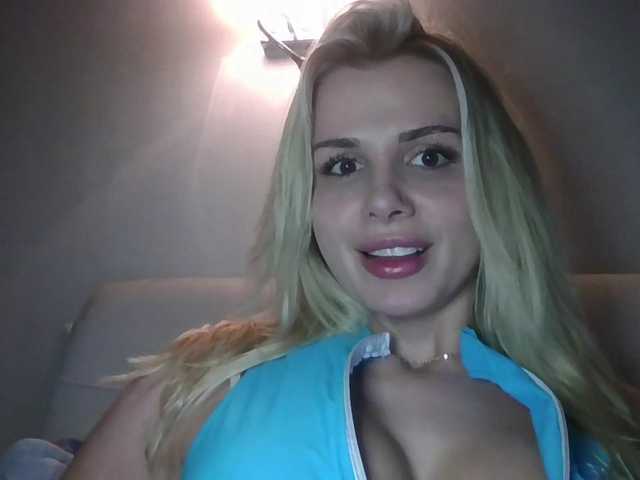 CorneliaSweet's BongaCams show and profile