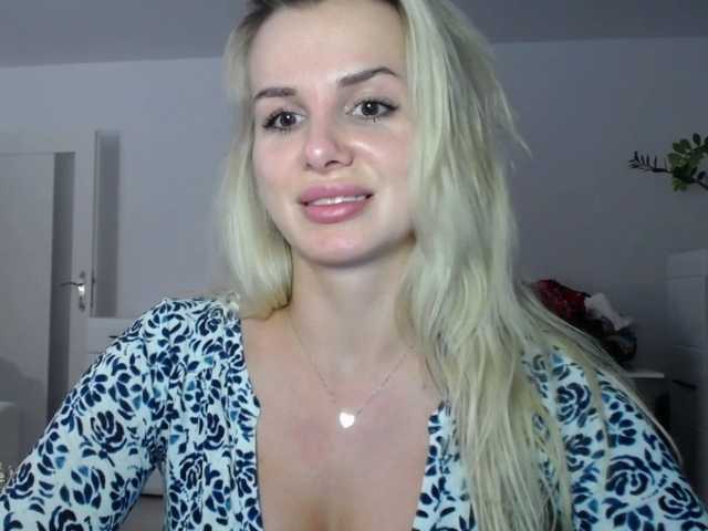 CorneliaSweet's BongaCams show and profile