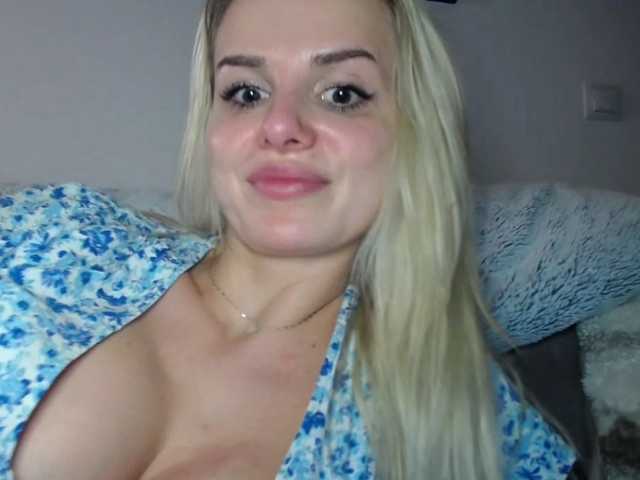 CorneliaSweet's BongaCams show and profile
