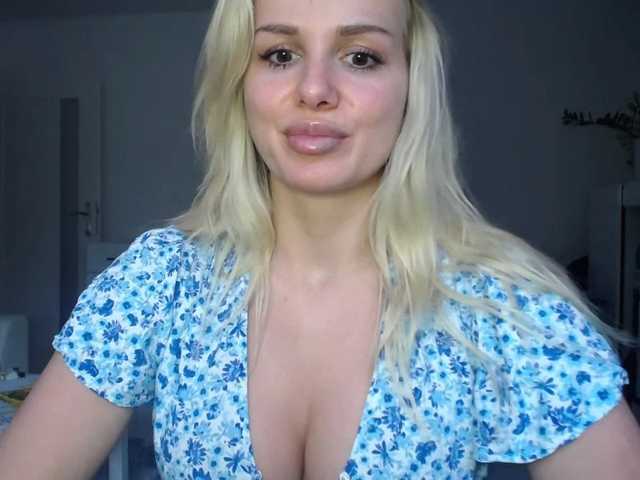 CorneliaSweet's BongaCams show and profile