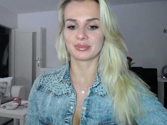 CorneliaSweet's BongaCams show and profile