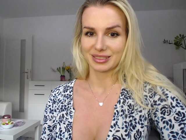 CorneliaSweet's BongaCams show and profile