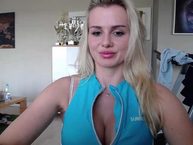 CorneliaSweet's BongaCams show and profile