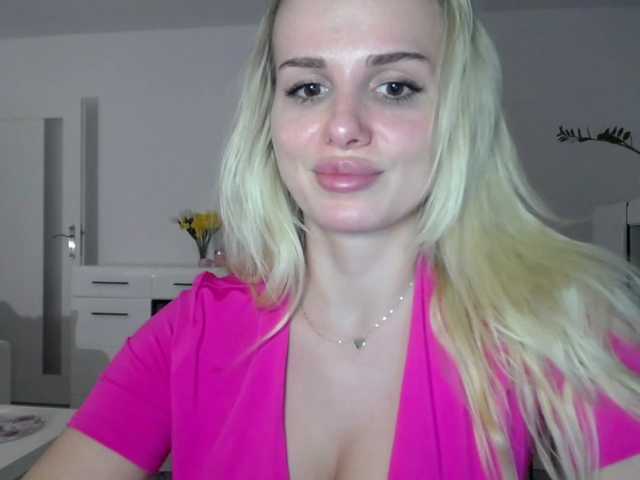 CorneliaSweet's BongaCams show and profile