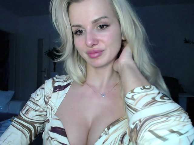 CorneliaSweet's BongaCams show and profile