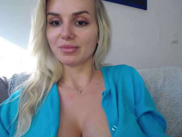 CorneliaSweet's BongaCams show and profile