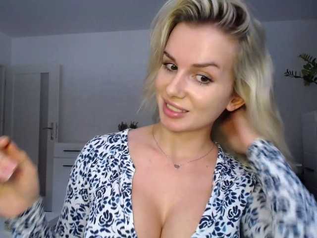 CorneliaSweet's BongaCams show and profile
