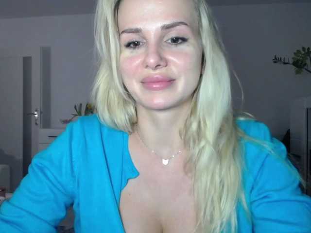 CorneliaSweet's BongaCams show and profile