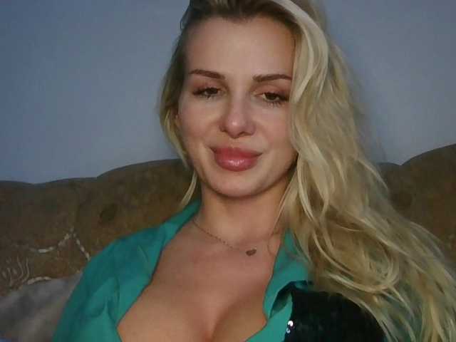 CorneliaSweet's BongaCams show and profile