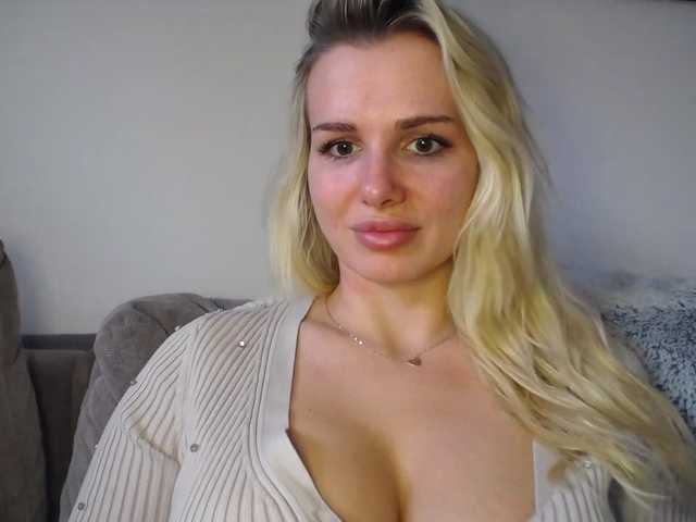 CorneliaSweet's BongaCams show and profile
