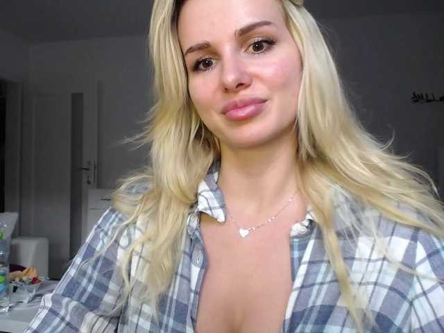 CorneliaSweet's BongaCams show and profile