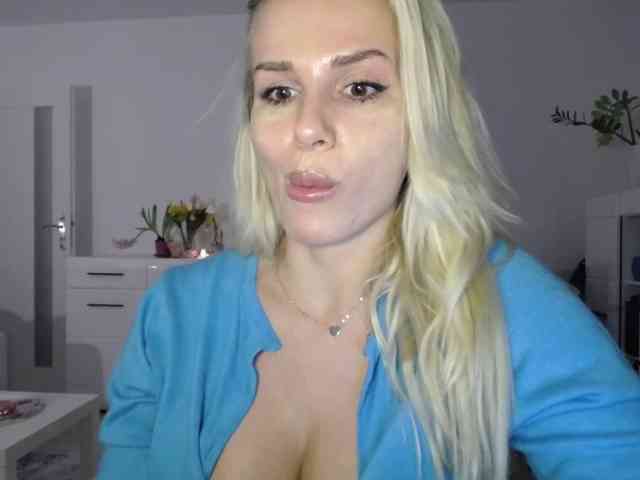 CorneliaSweet webcam