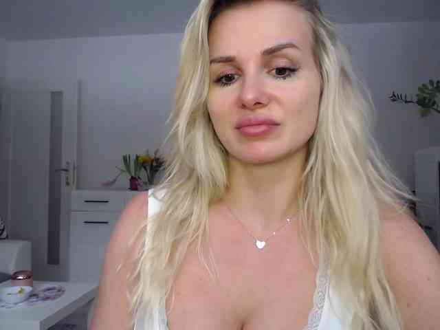 CorneliaSweet webcam