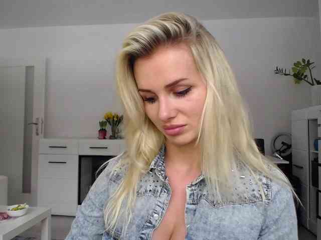 CorneliaSweet webcam