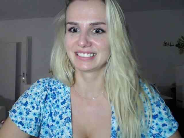 CorneliaSweet webcam