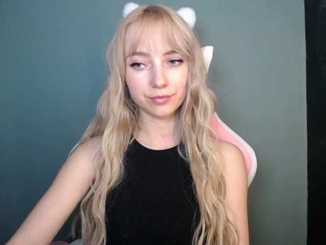 LuciaGlow's BongaCams show and profile