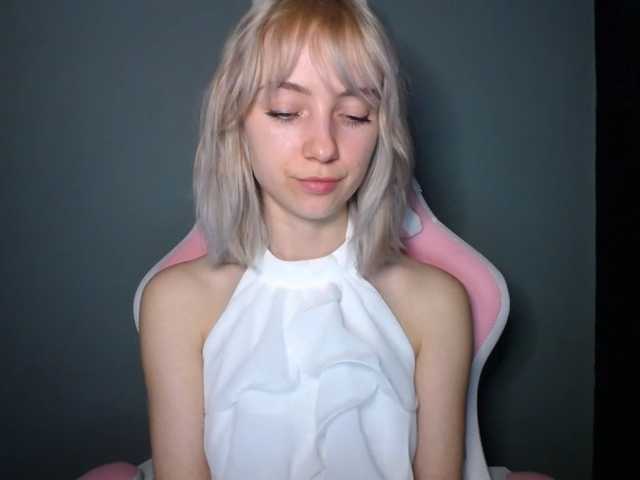 LuciaGlow's BongaCams show and profile