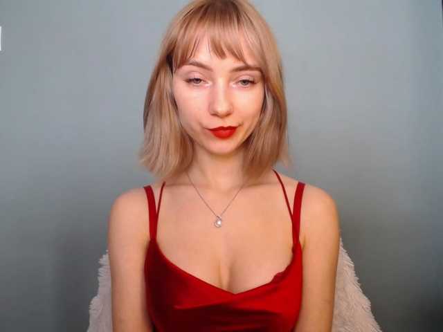 LuciaGlow's BongaCams show and profile