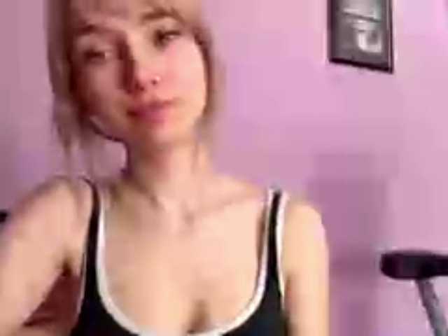 LuciaGlow's BongaCams show and profile