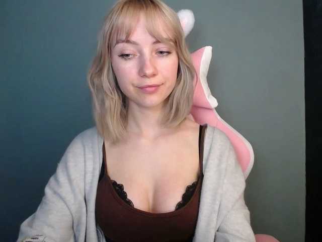 LuciaGlow's BongaCams show and profile