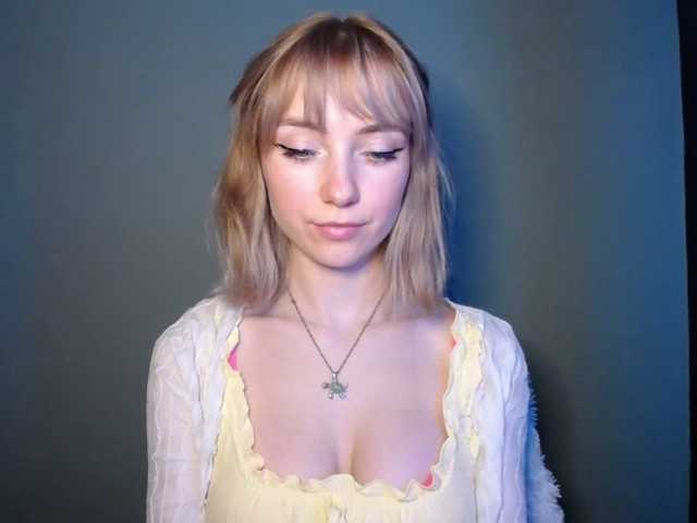 LuciaGlow's BongaCams show and profile