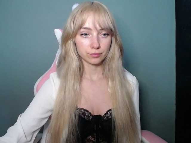 LuciaGlow's BongaCams show and profile