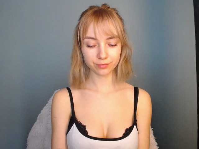 LuciaGlow's BongaCams show and profile