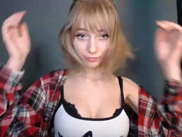 LuciaGlow's BongaCams show and profile