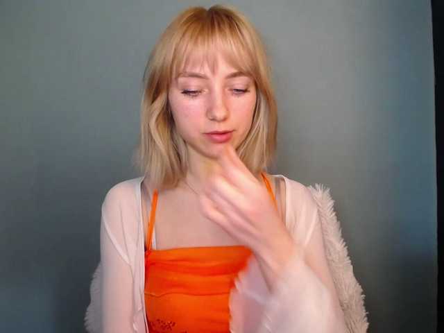 LuciaGlow's BongaCams show and profile