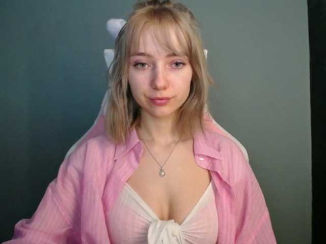 LuciaGlow's BongaCams show and profile