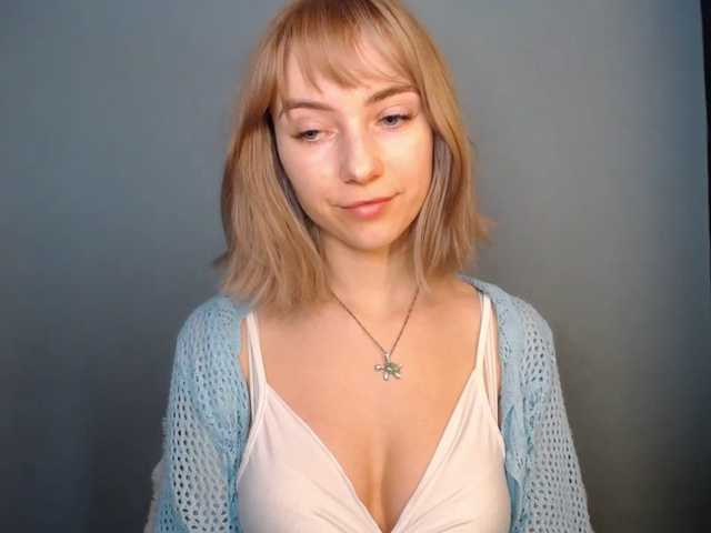 LuciaGlow's BongaCams show and profile