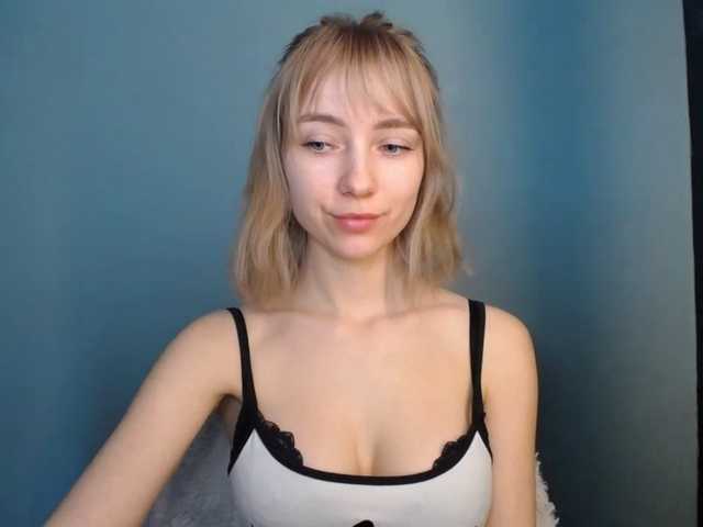 LuciaGlow's BongaCams show and profile