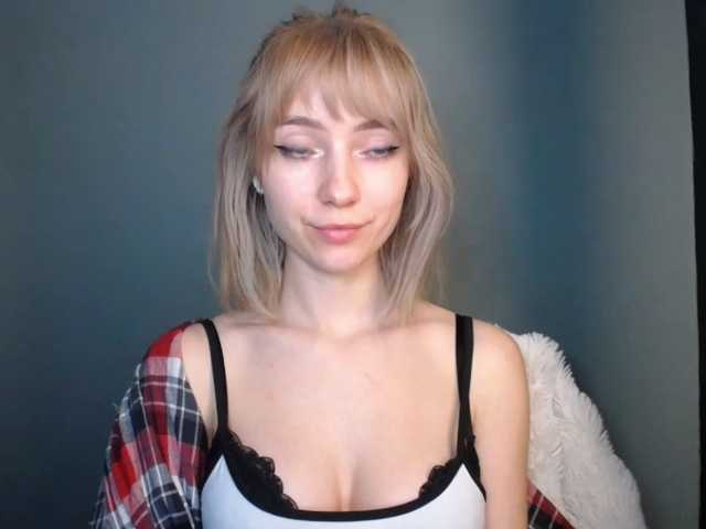 LuciaGlow's BongaCams show and profile