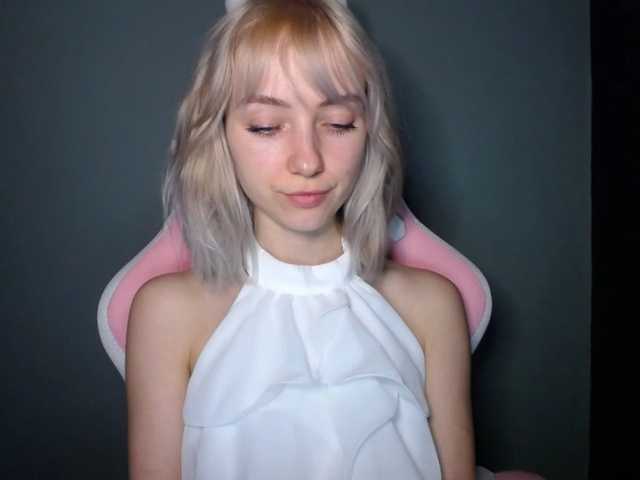 LuciaGlow's BongaCams show and profile