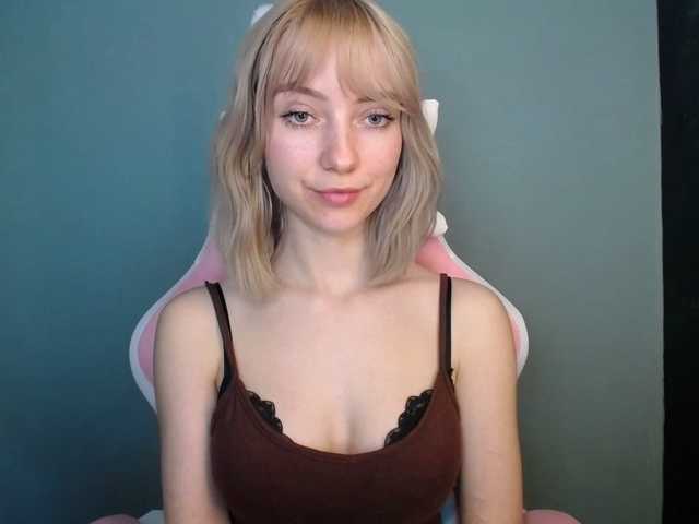 LuciaGlow's BongaCams show and profile