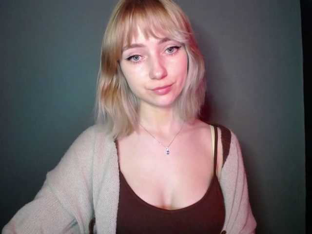 LuciaGlow's BongaCams show and profile