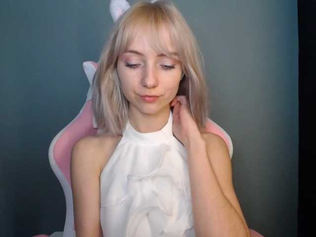 LuciaGlow's BongaCams show and profile