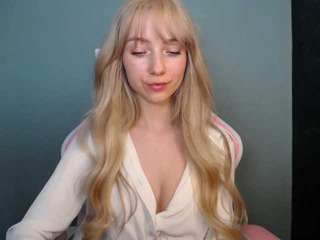 LuciaGlow's BongaCams show and profile