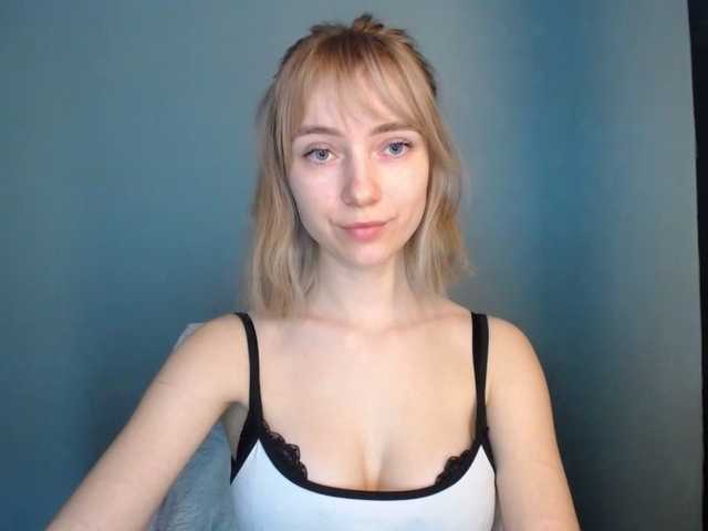 LuciaGlow's BongaCams show and profile