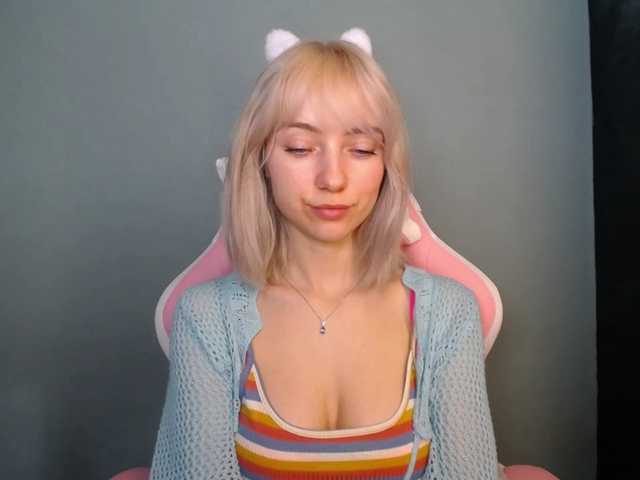 LuciaGlow's BongaCams show and profile