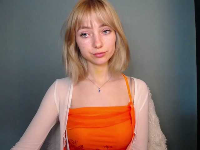 LuciaGlow's BongaCams show and profile